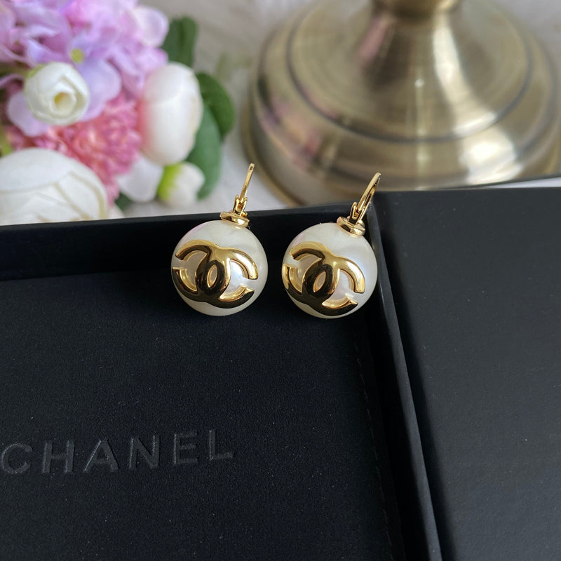 Retro Gold-Plated Pearl Earrings