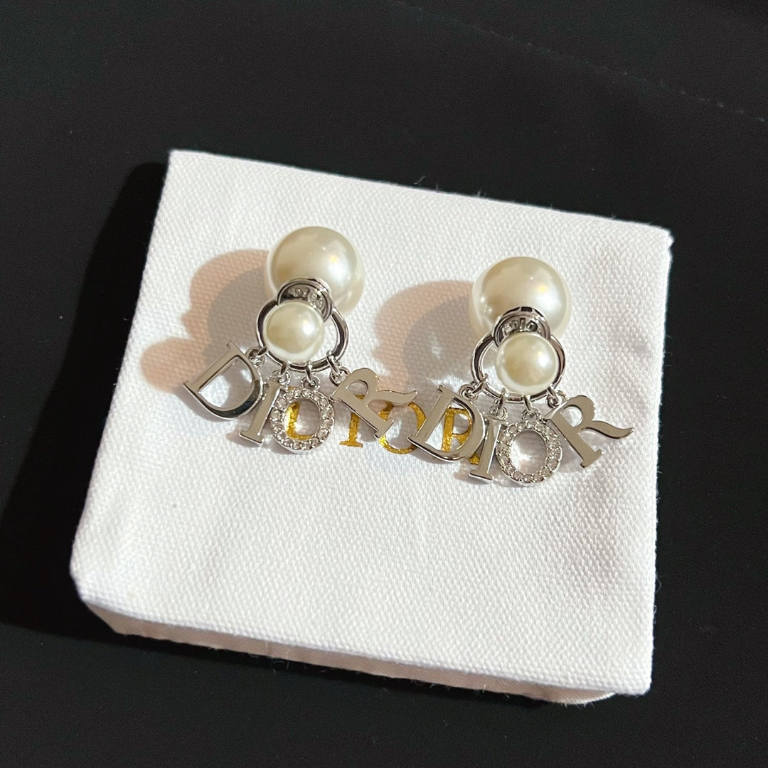 TRIBALES Pearl Earrings