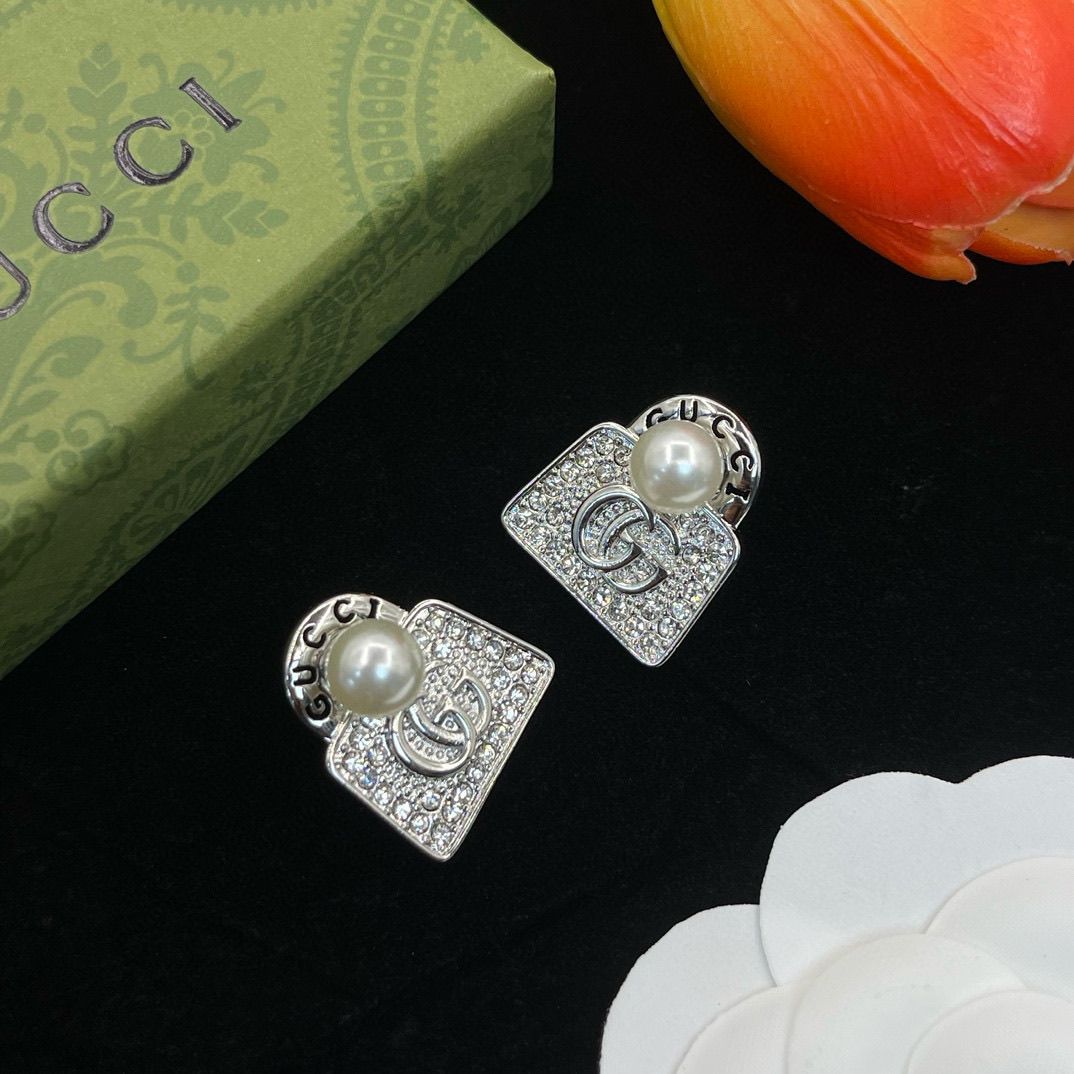 Temperament Letter Fashion Pearl Earrings