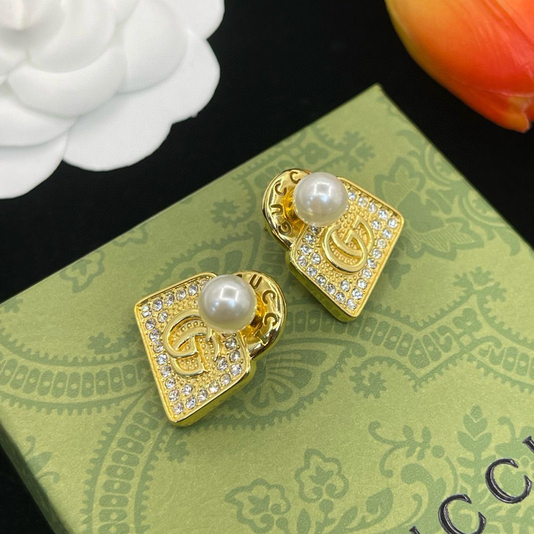 Temperament Letter Fashion Pearl Earrings