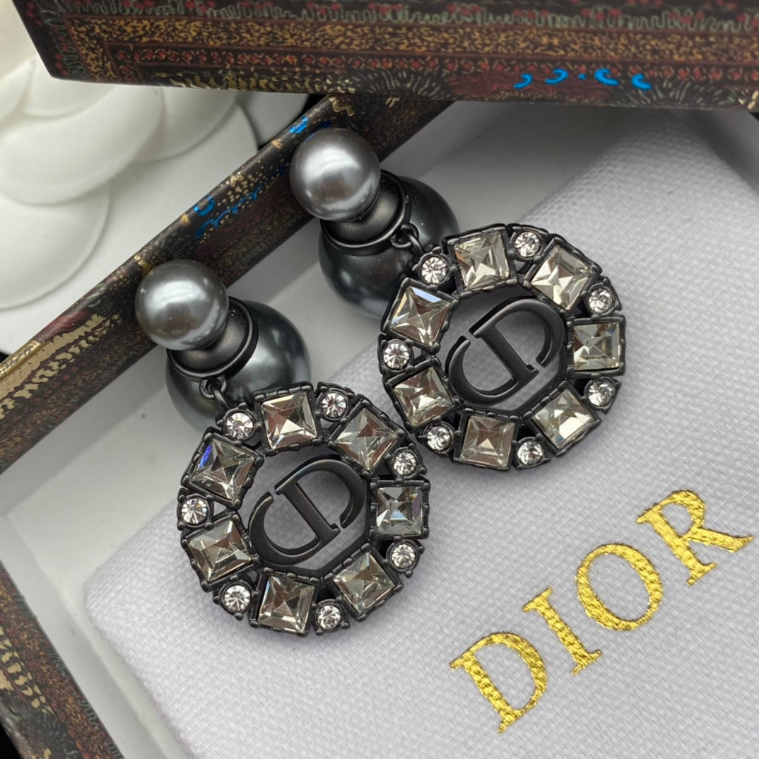 Temperament Grey Pearl Diamond Earrings