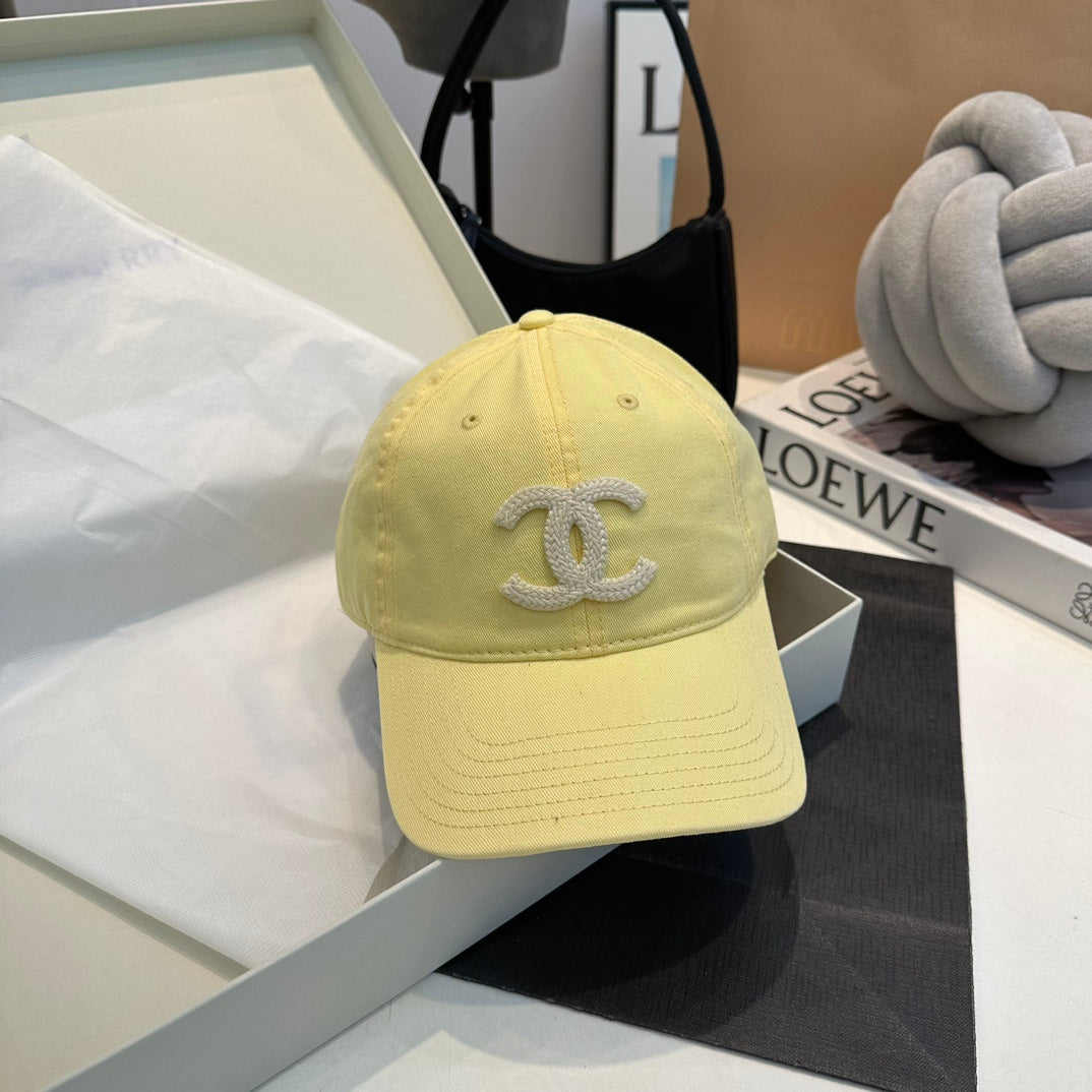 Fashionable simple baseball cap