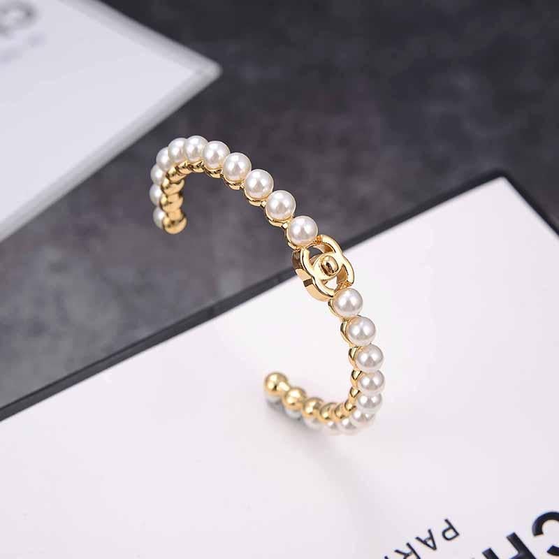 Elegant Pearl Bracelet