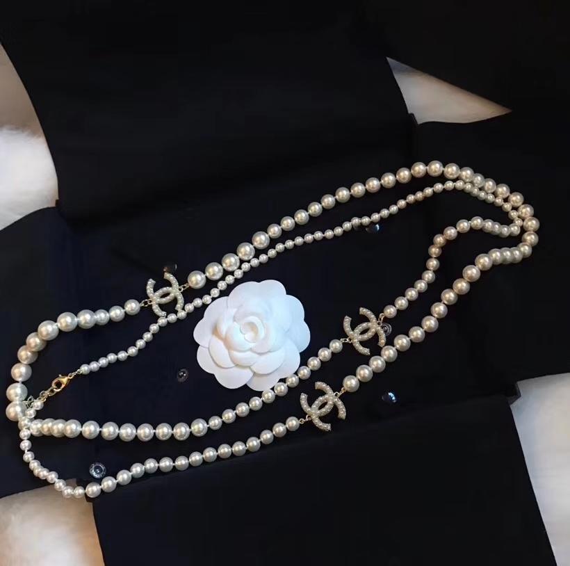 Fashion irregular pearl necklace