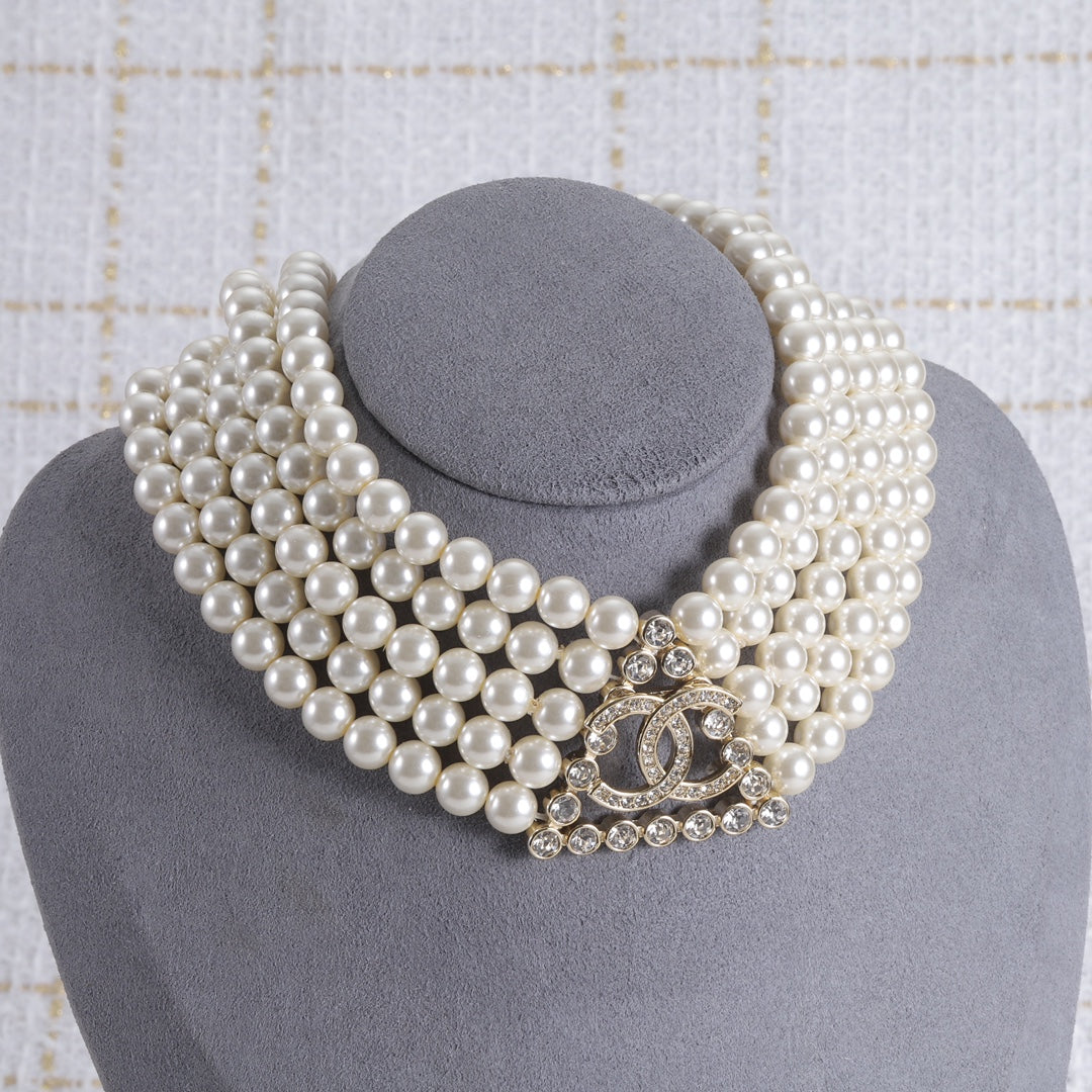 Fashion CC triangle pearl necklace