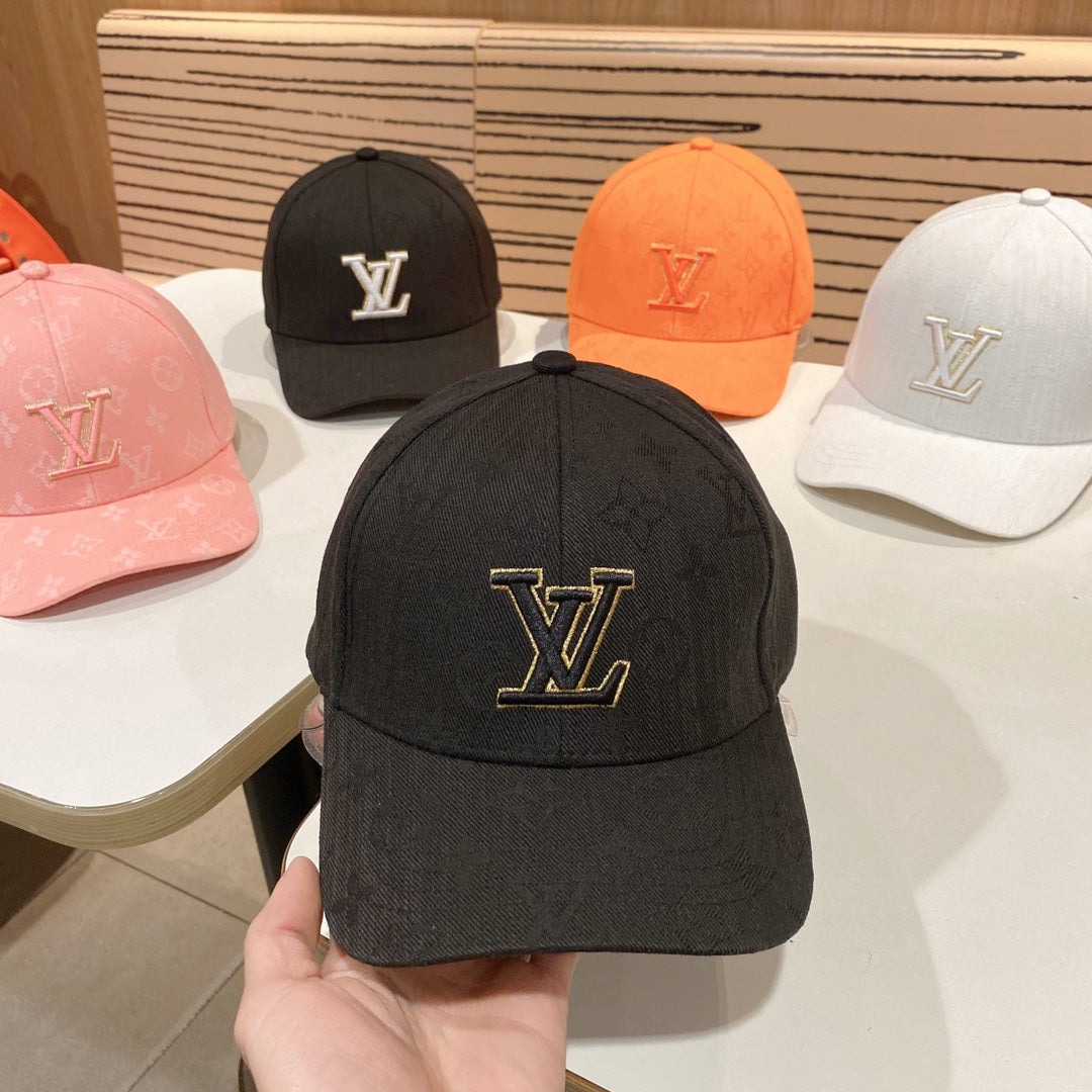 Fashionable four-leaf clover baseball cap