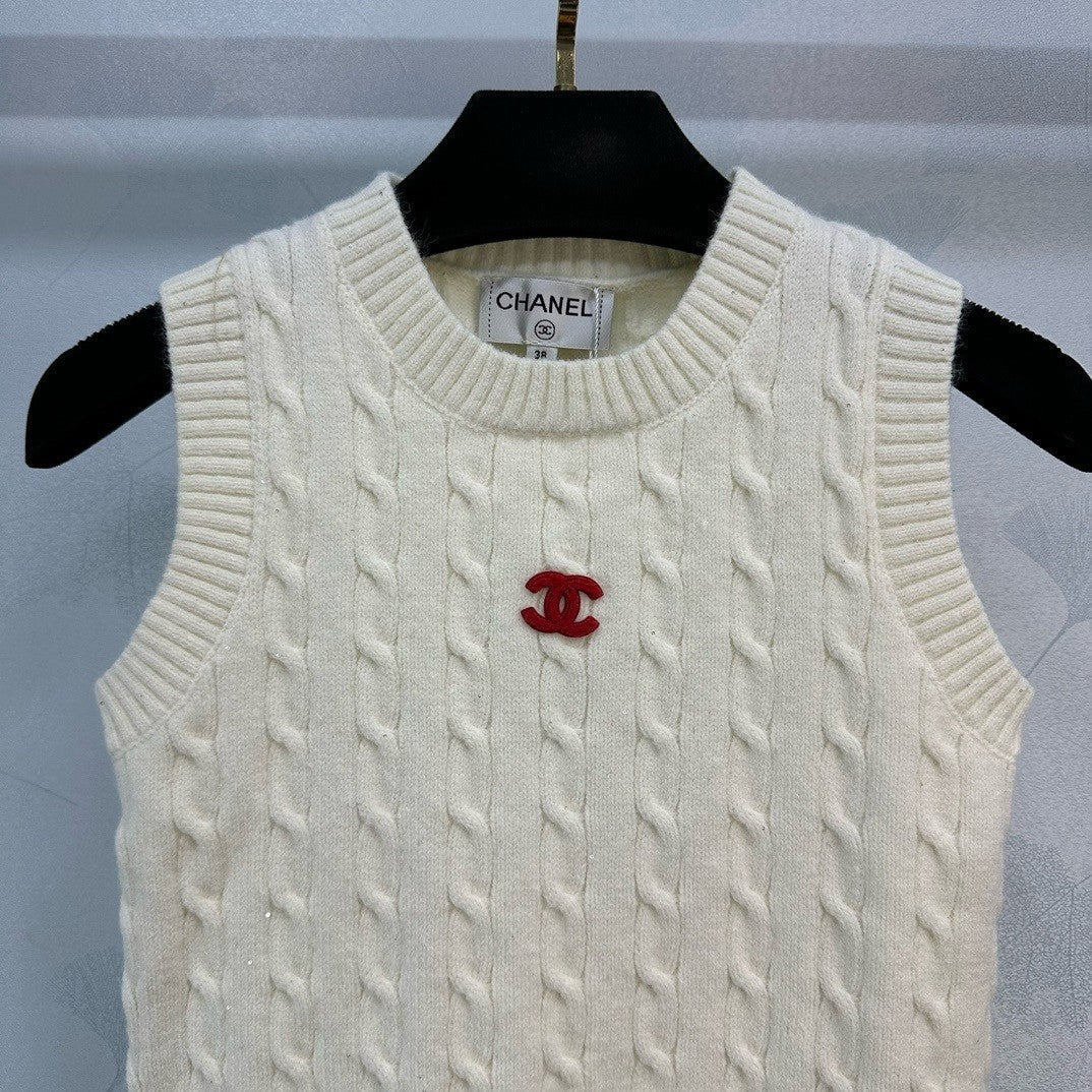 knitted vest with twist design