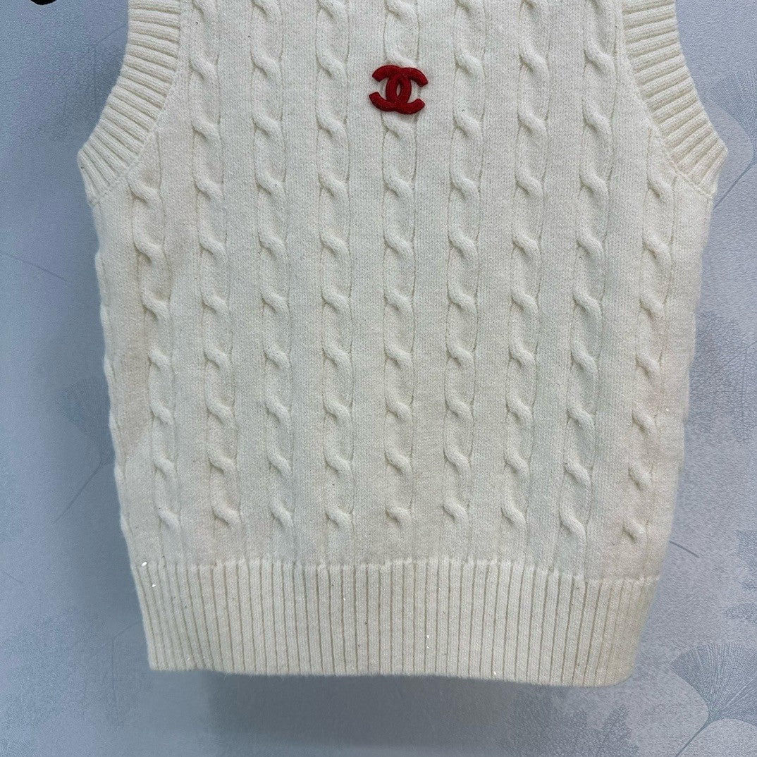 knitted vest with twist design