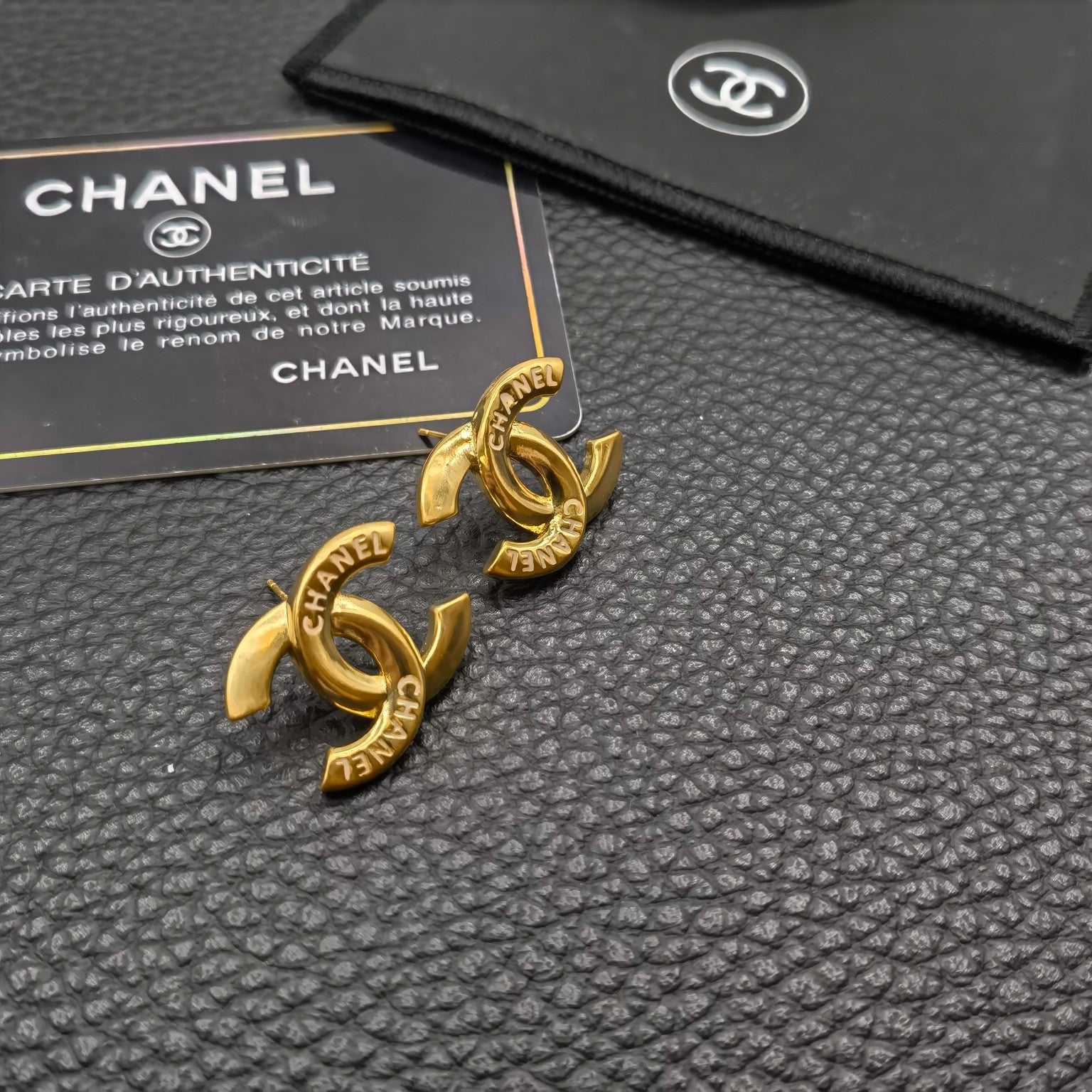 Temperament Gold Letter Stud Earrings