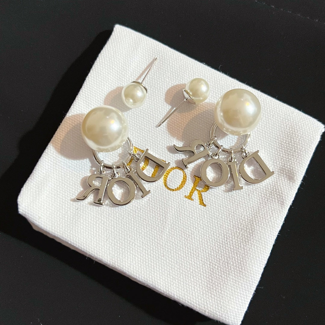 TRIBALES Pearl Earrings