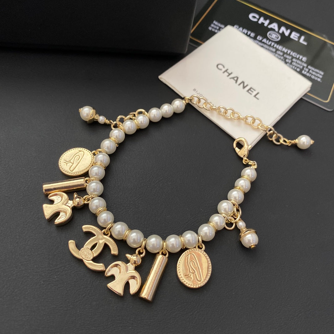 High-end Multi-Pendant Pearl Bracelet