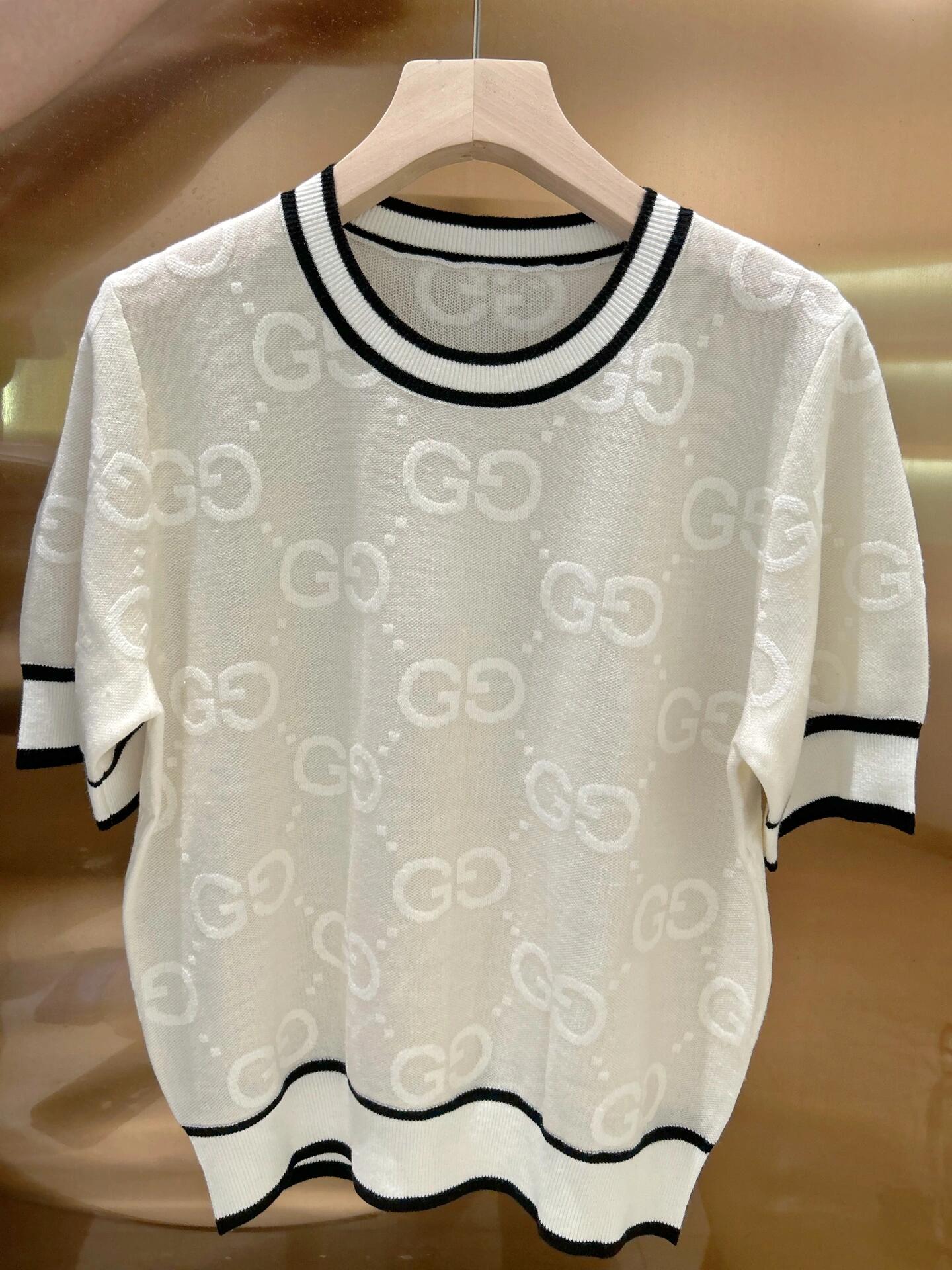 Knitted embroidered short sleeves