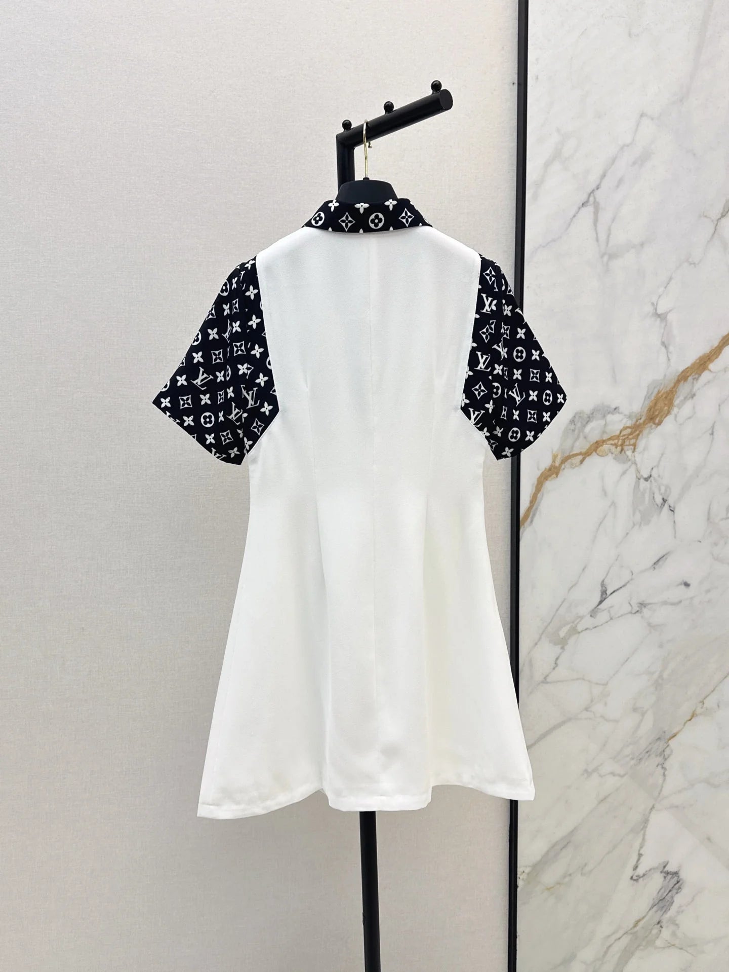 L 25 New Polo Contrast Collar Dress