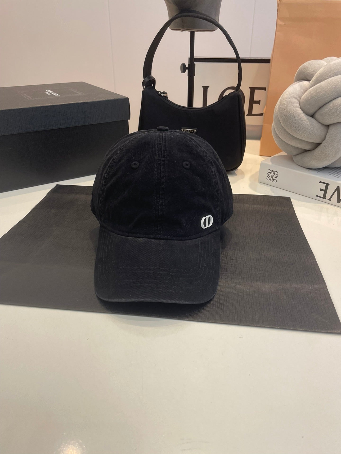 Fashionable CD Letter Baseball Cap