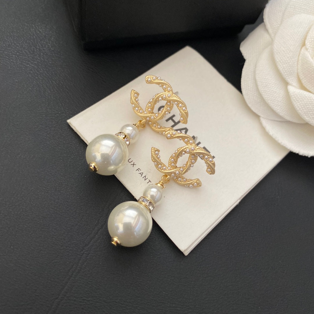 Temperament Logo Letter Pearl Drop Earrings