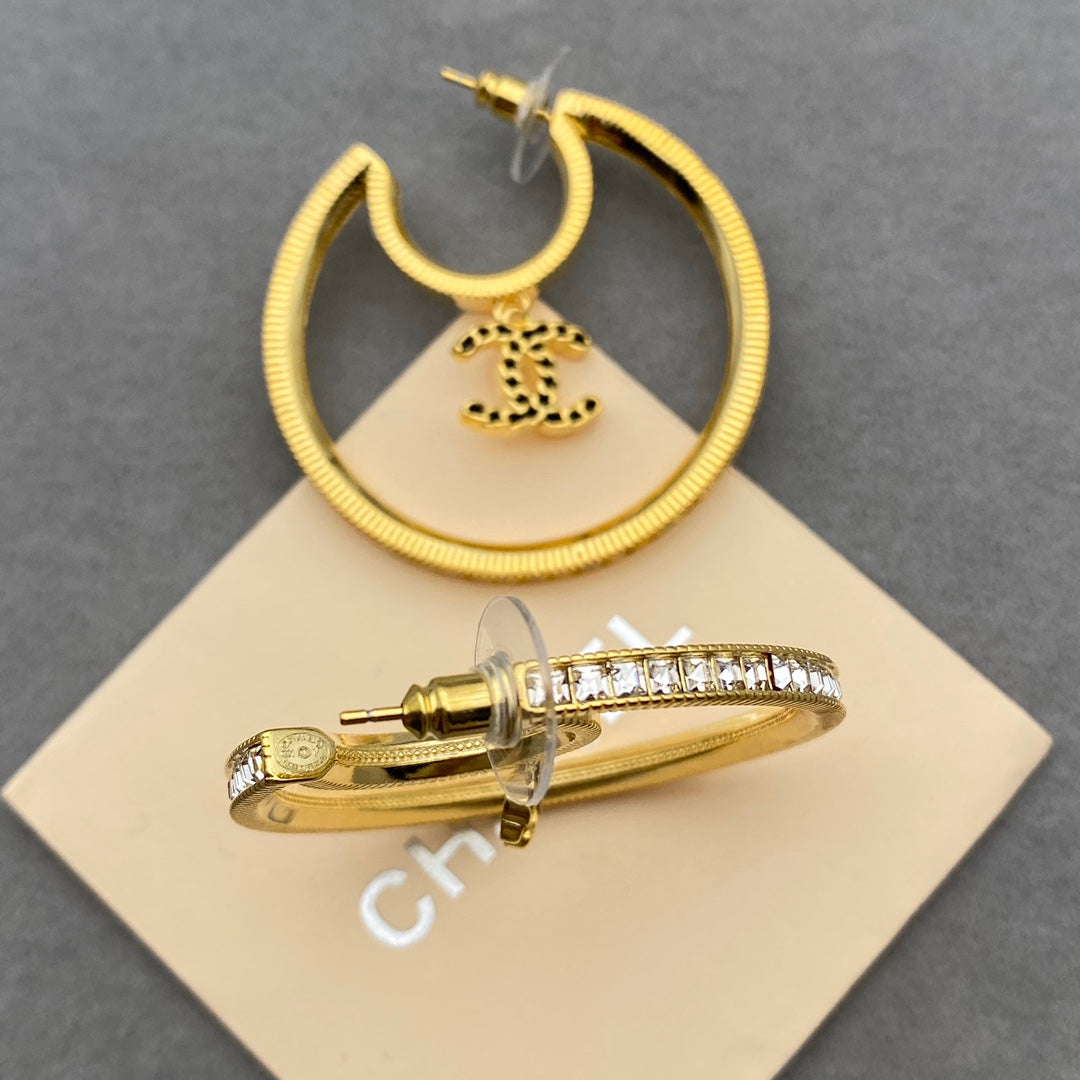 Double C pendant moon earrings