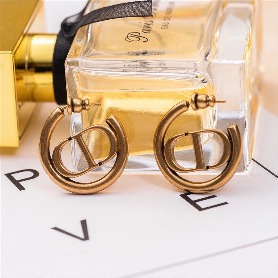 30 Montaigne Hoop Earrings