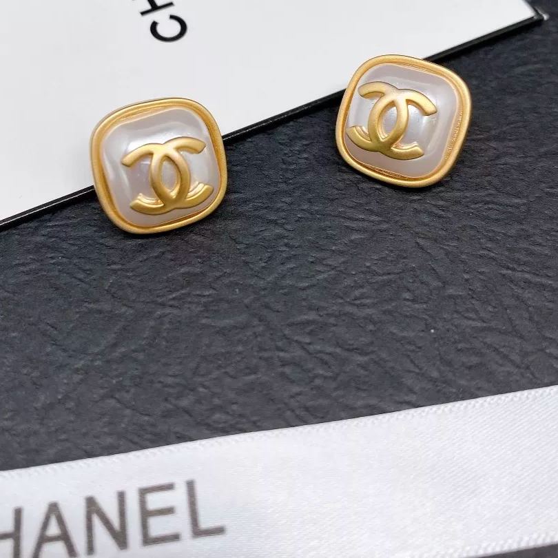 Square Pearl Stud Earrings