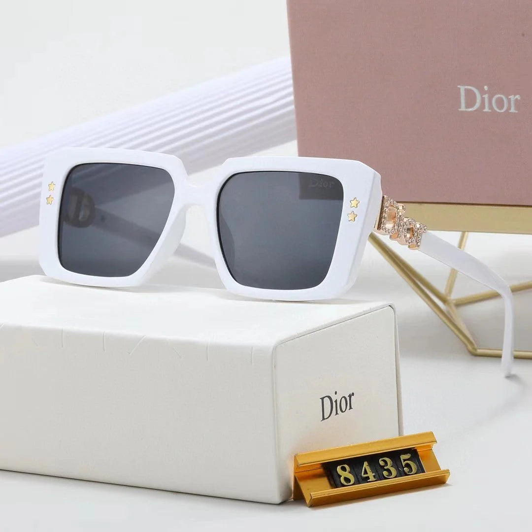 Fashionable small square frame sunglasses