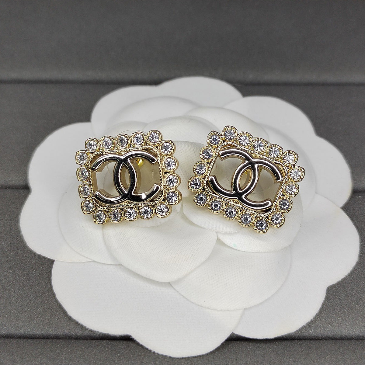 Luxurious Diamond Hollow Stud Earrings