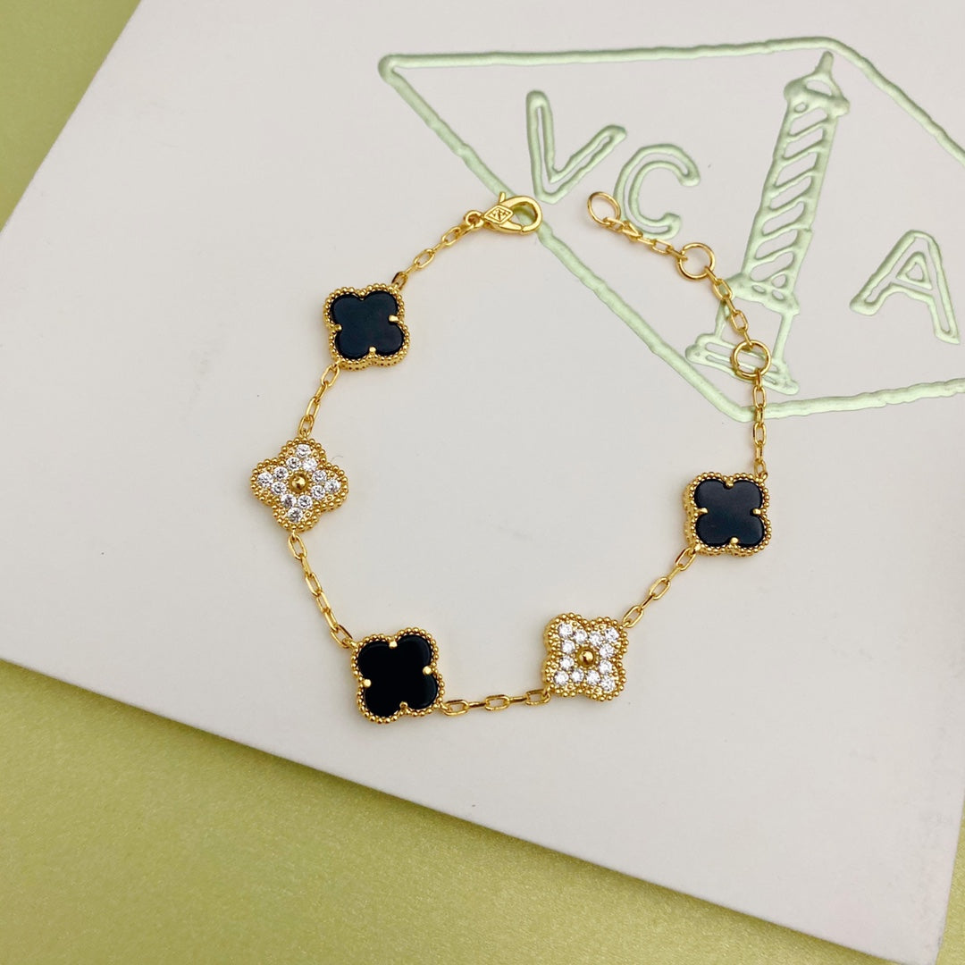 Cute Clover Bracelet