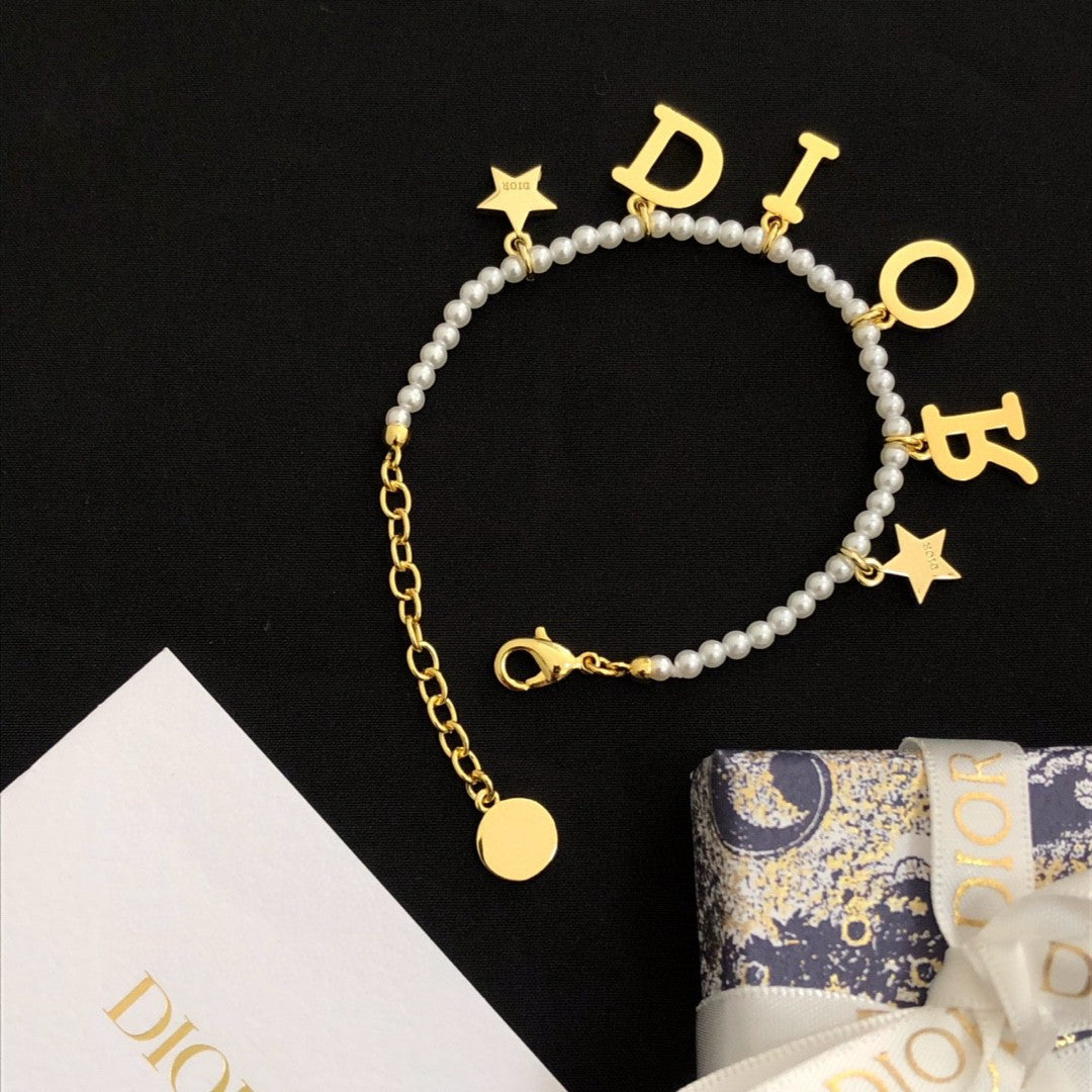 Letter and stars pearl bracelet