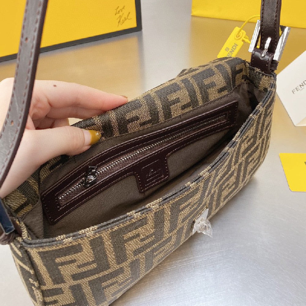 Classic Baguette Bag F4