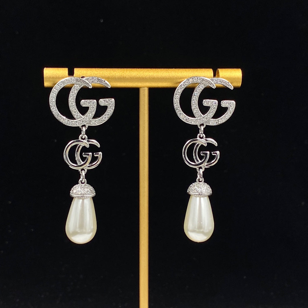 Temperament Logo Stitching Pearl Earrings