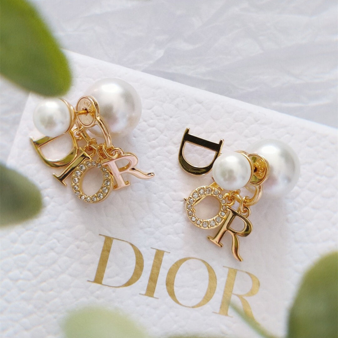 Classic Pearl earrings