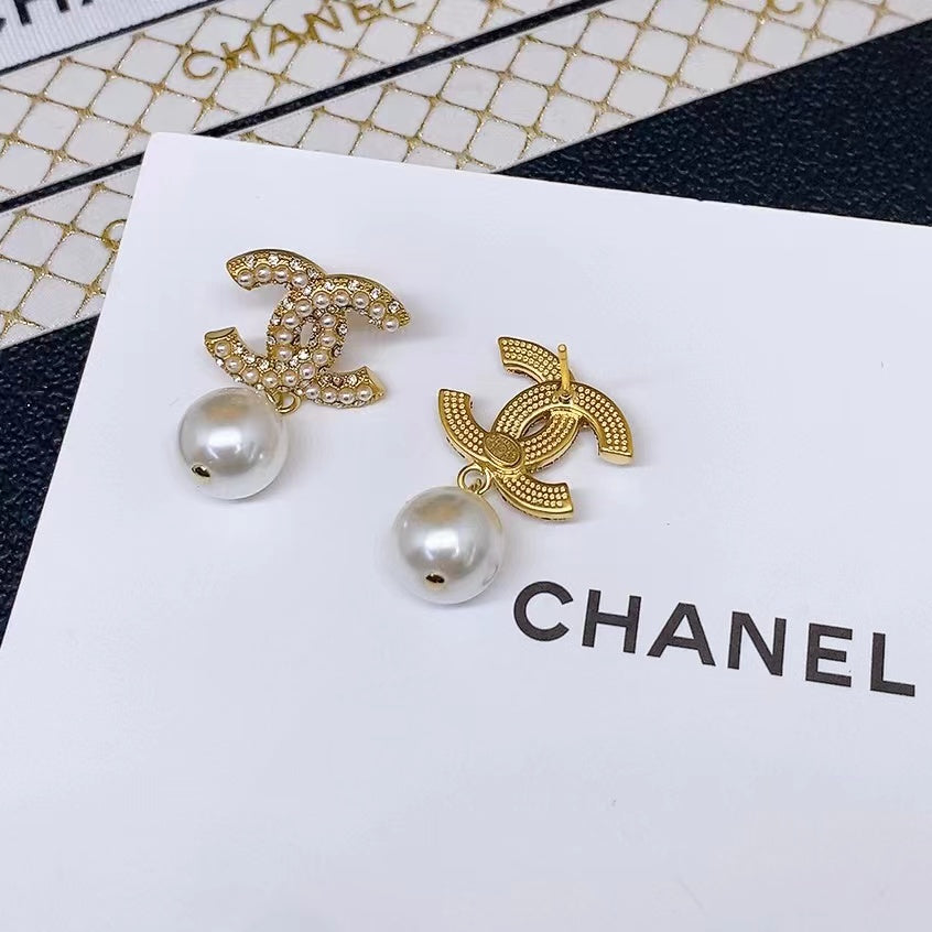 Classic Pearl Earrings