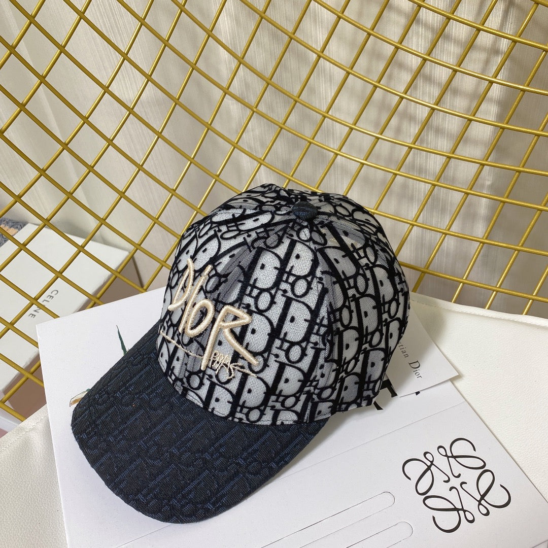 Embroidered Mesh Stitching Baseball Cap