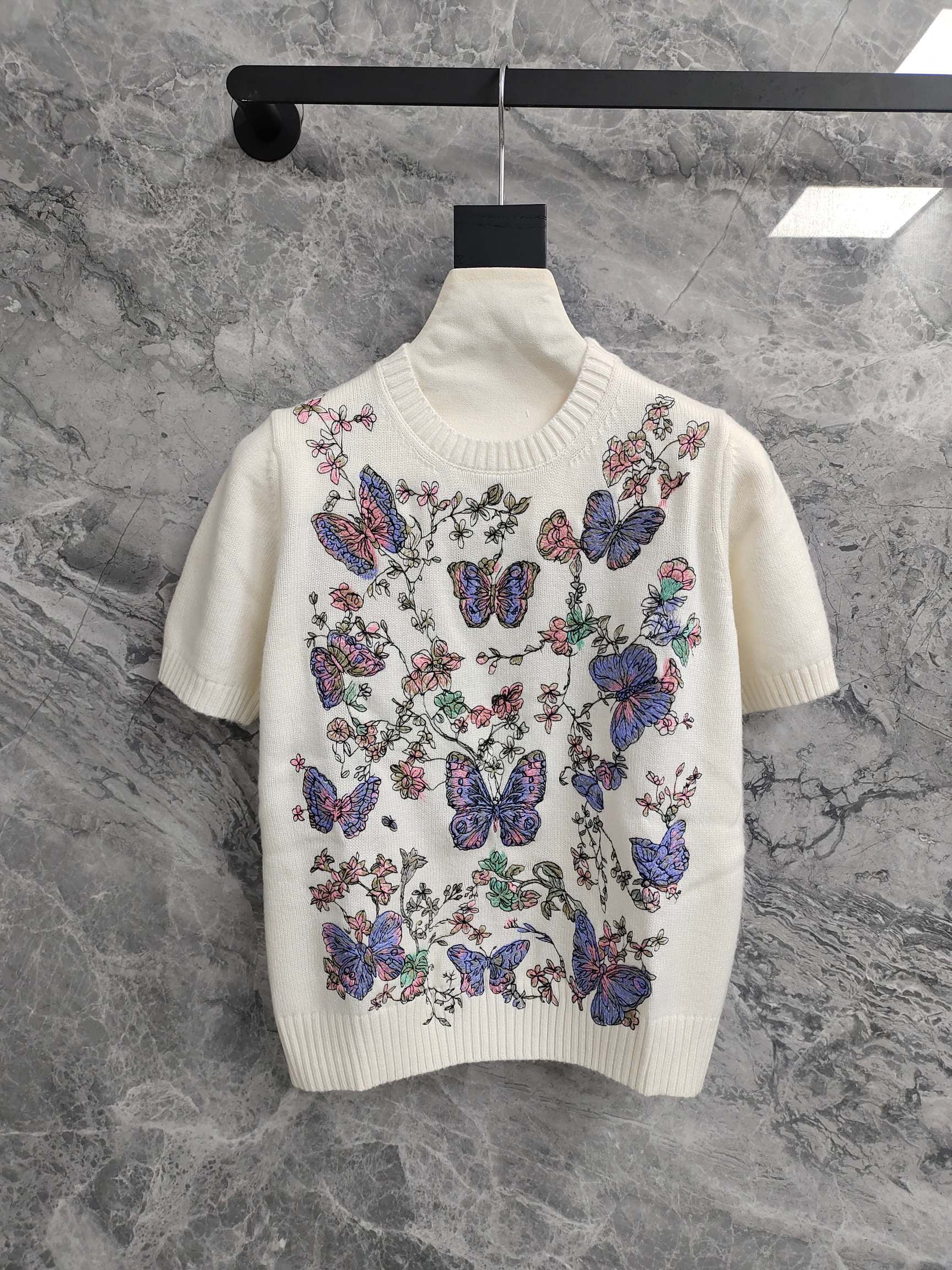 25 Limited Edition Heavy Color Embroidered Logo Cashmere Short Sleeve Top