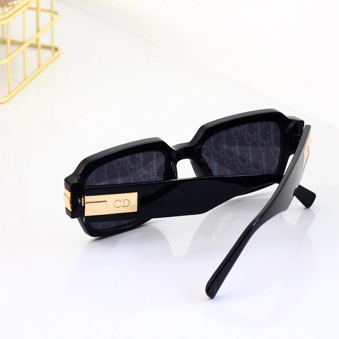 Fashionable small square frame sunglasses