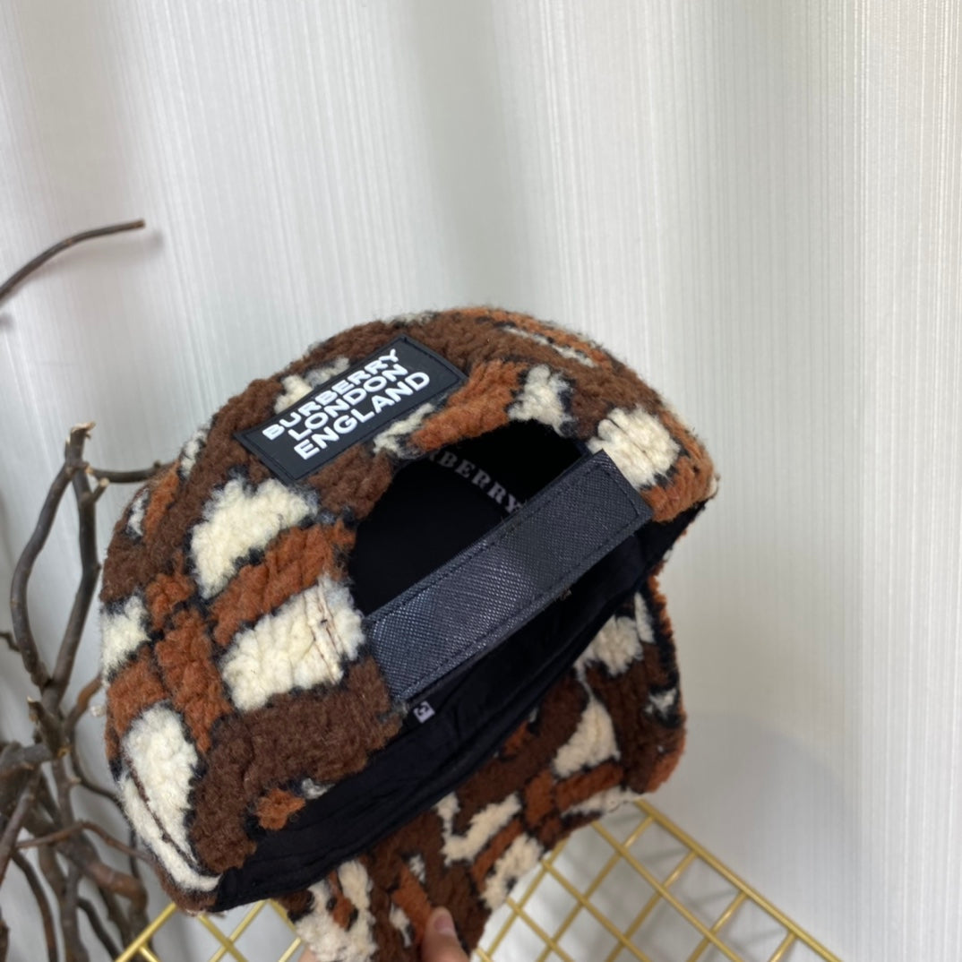 Individual Pattern Lamb Wool Baseball Cap