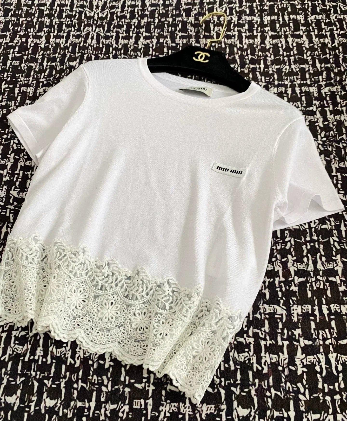 25 Lace trim at hem, short sleeves