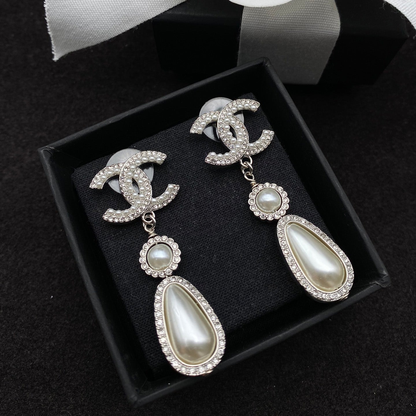 Elegant Pearl Pendant Diamond Earrings