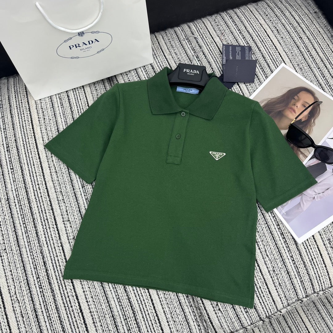 Polo shirt with inverted triangle collar, cropped length