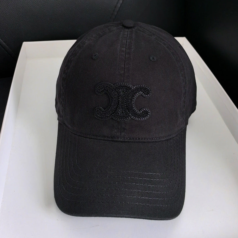 Fashionable embroidered canvas cap