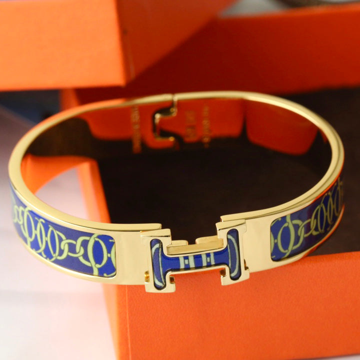 Letter Buckle Pattern Enamel Bracelet