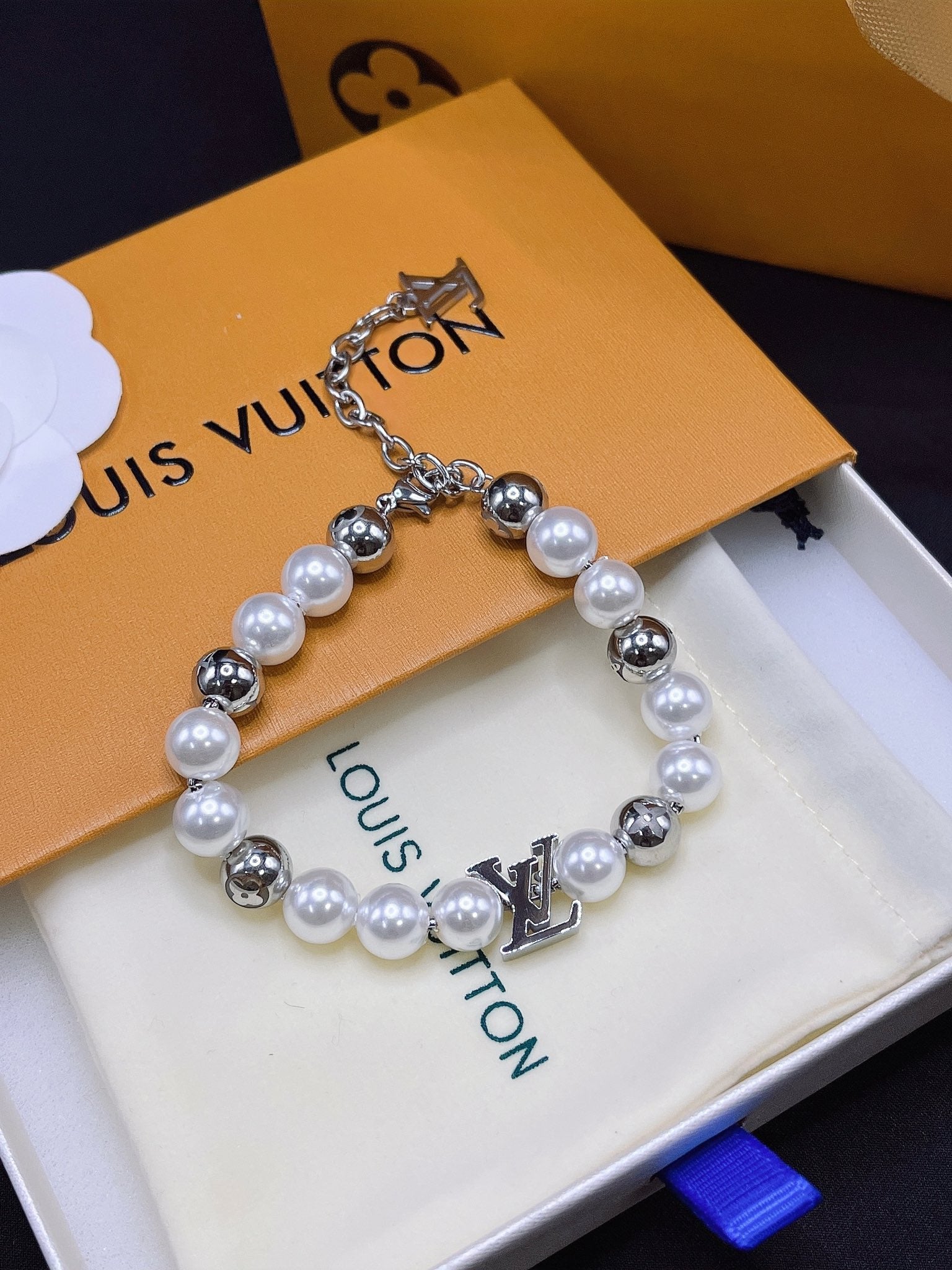 Luxury pearl universal bracelet