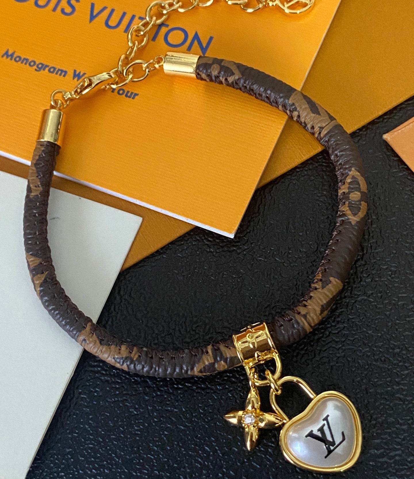 Personalized classic leather bracelet