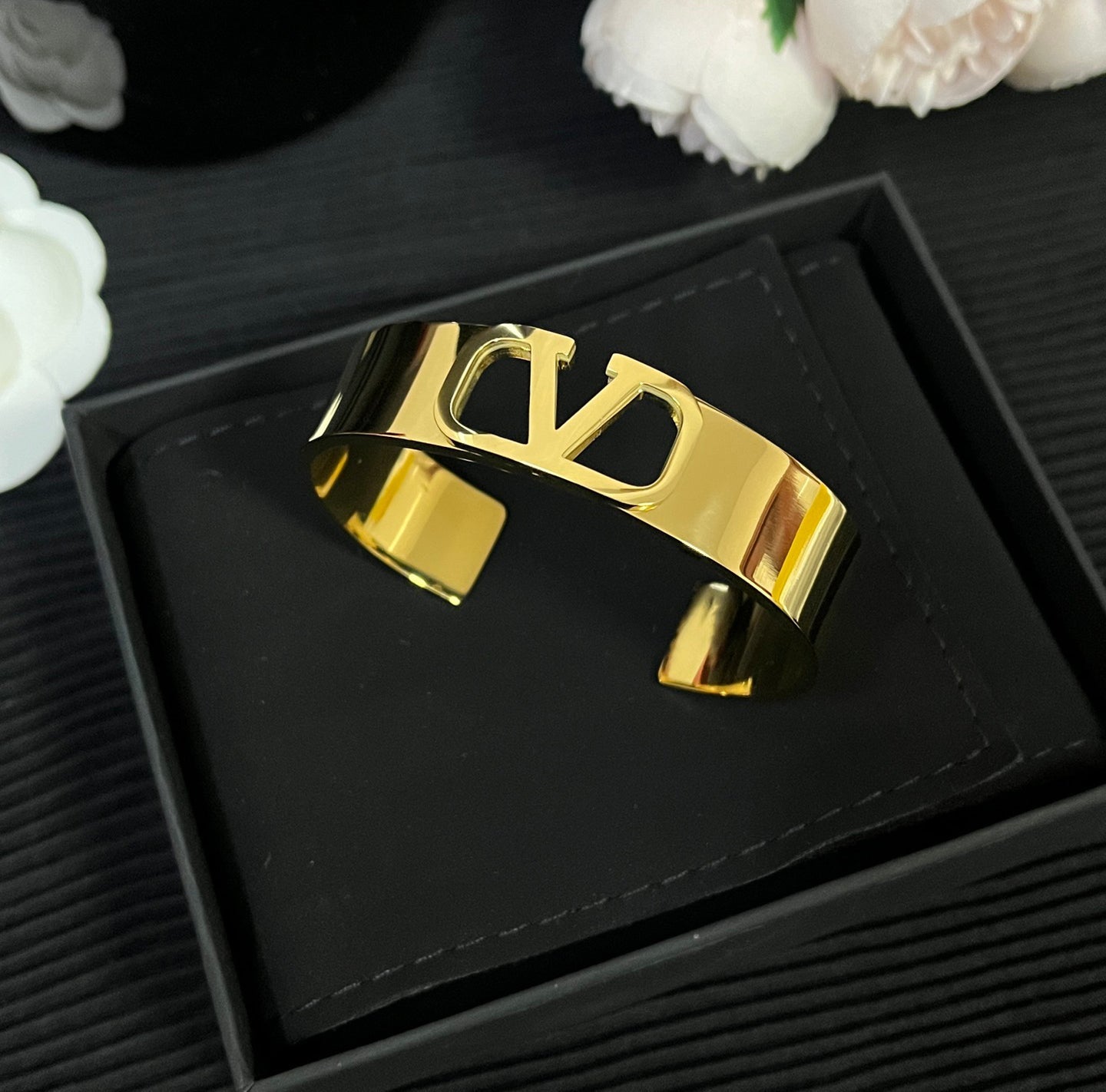 Fashion Open Hollow Bracelet