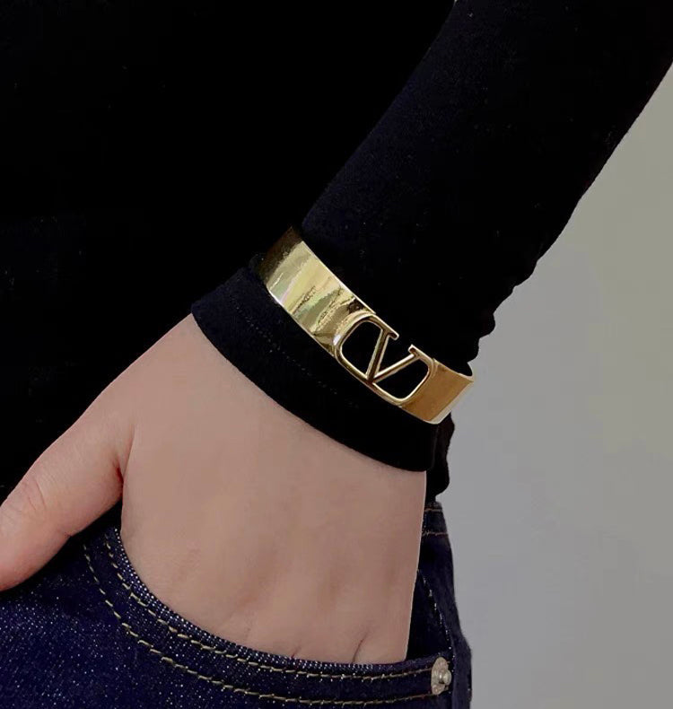 Fashion Open Hollow Bracelet