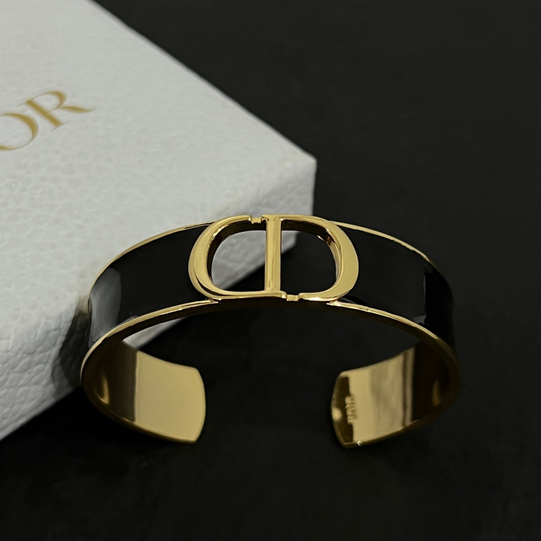 Luxury enamel bracelet