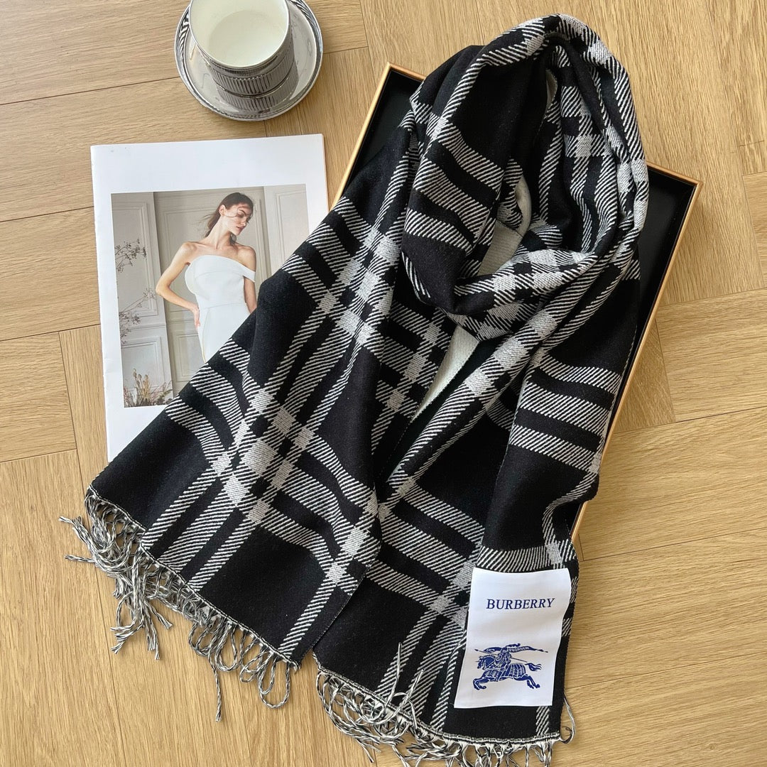 Classic Retro Checkered Wool Scarf