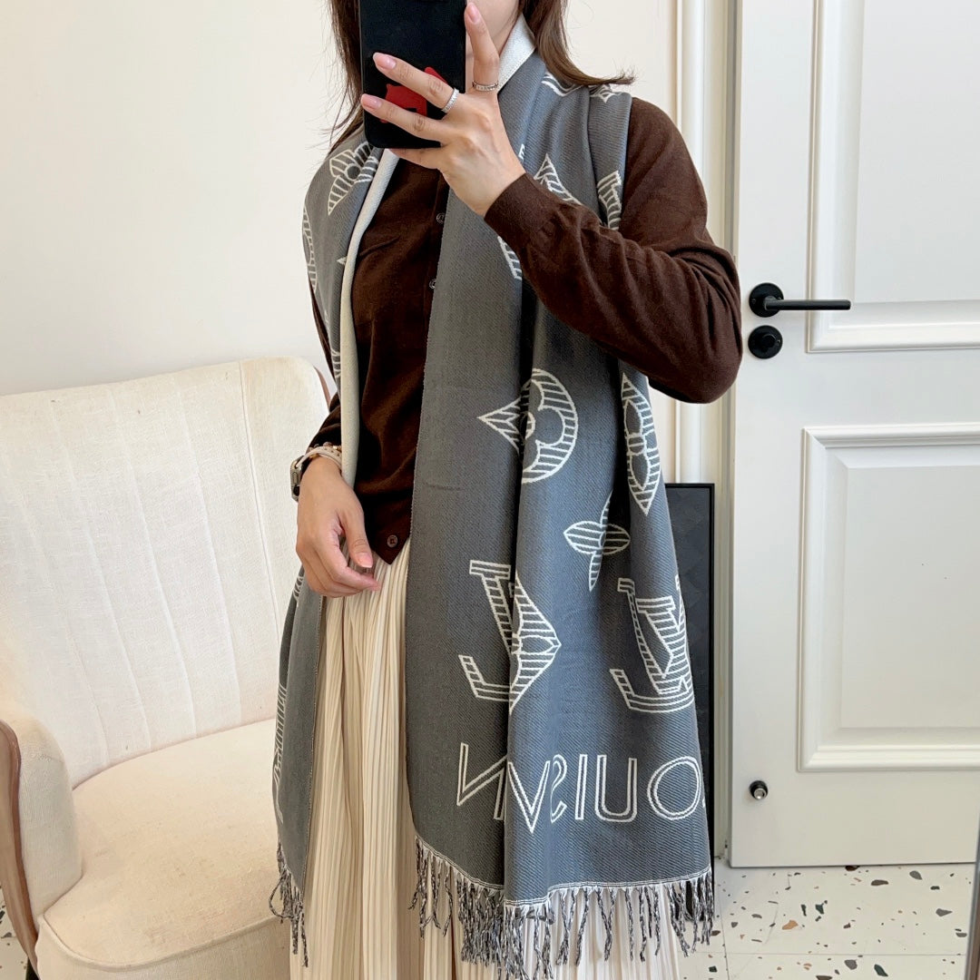 Fringed 100% cashmere shawl scarf