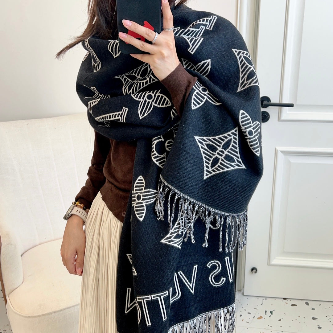 Fringed 100% cashmere shawl scarf