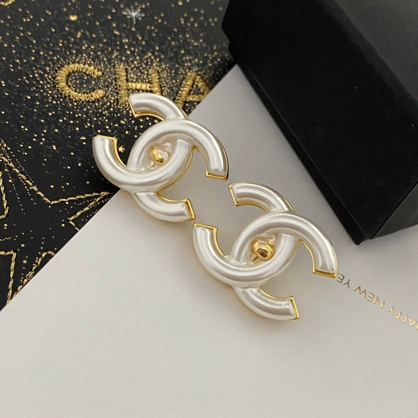 Elegant Retro White Earrings