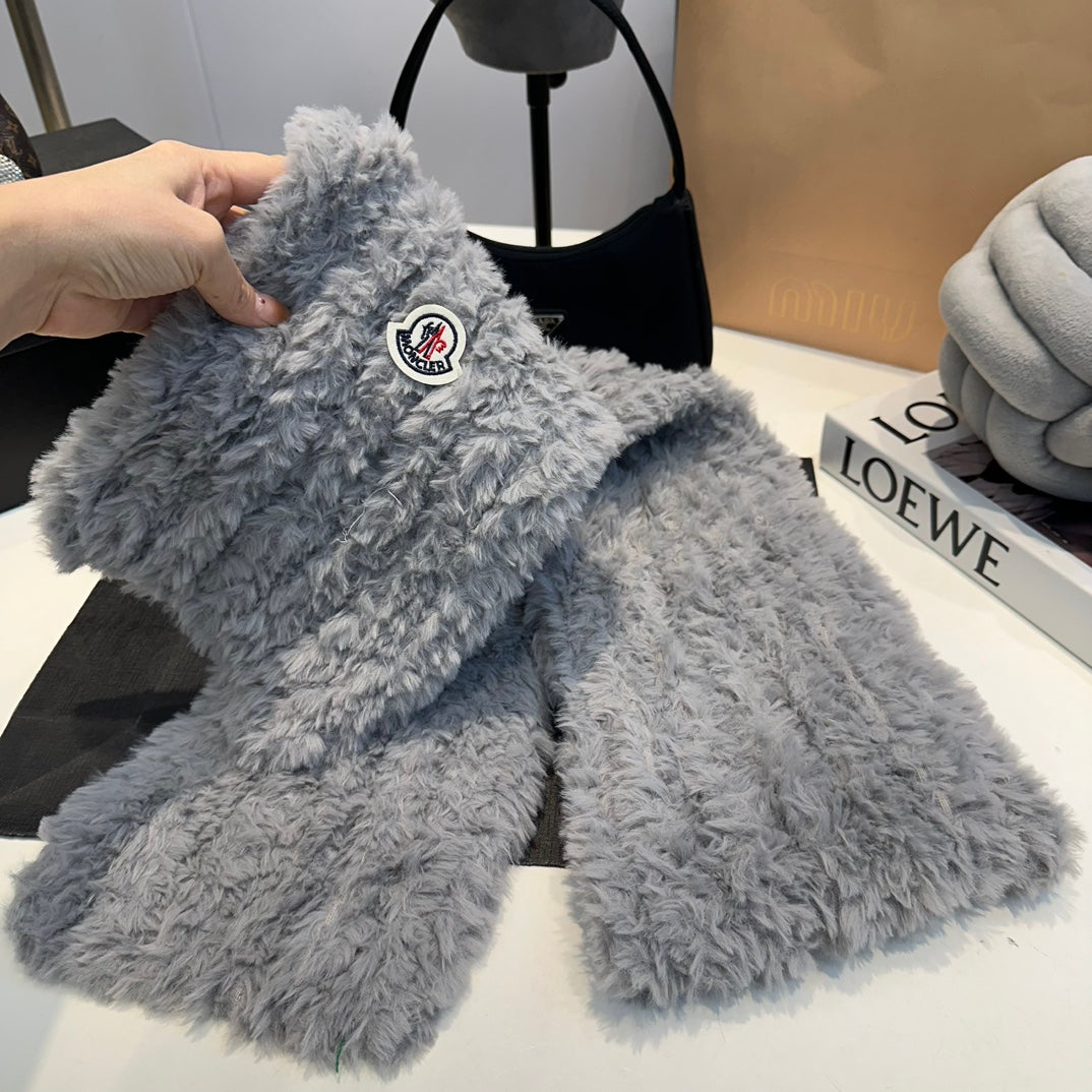 New autumn and winter trends-fashionable wool hat + scarf + gloves