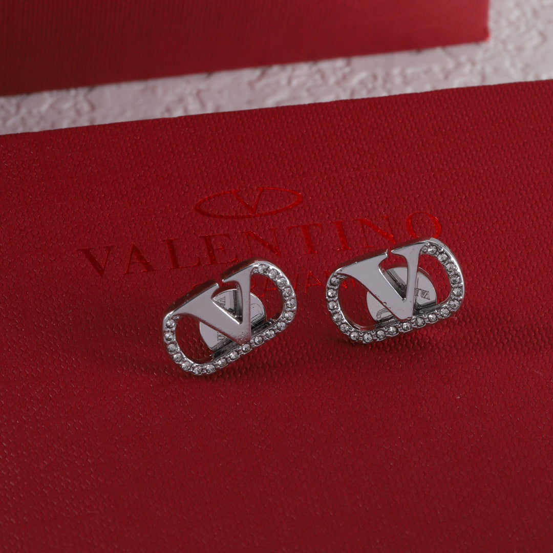 Vintage Diamond Stud V Stud Earrings